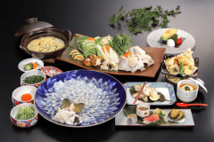 ココランド最上級のふくフルコースです。
※写真のふくの刺し＆ふくちり鍋は、3人前です。