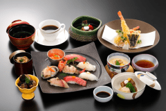 リニューアルオープンした『料亭月待ち』で寿司会席をお楽しみください。