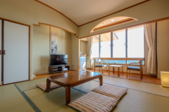 【本館】和室8畳　窓側向き