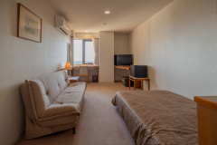 【本館】セミダブル　窓側向き