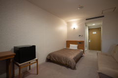 【本館】セミダブル　窓を背