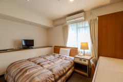 【東館】ダブル　窓側向き