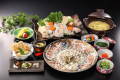 ふくの唐揚げ、ふく刺し、ふく鍋、冬の贅の極み【ふく】のフルコース
※写真のふくの刺し＆ふくちり鍋は、3人前です。