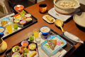 朝食は部屋食対応可。和朝食には人気の大粒のアサリ汁も。(レストランでの朝食バイキングの選択も可)