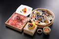 夕食はプレミアムコースを「料亭 月待ち」またはお部屋でお楽しみください