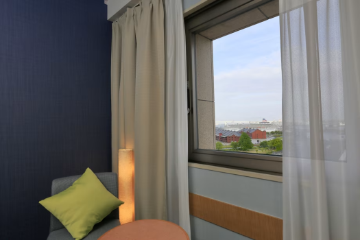 全室の窓から「赤レンガ倉庫」または「観覧車」の、横浜の街並みがご覧いただけます。