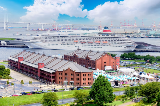 お部屋の窓からご覧いただける横浜の街並み。昼・夜で違った魅力があります。