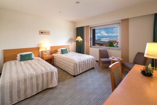 【スタンダードツイン】キャリーケースを開けてもゆとりある、エリア有数のゆとりある広さ。