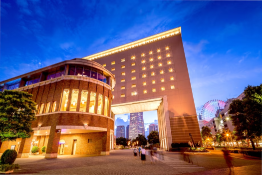 みなとみらいのシンボル「コスモクロック21」「赤レンガ倉庫」「エアキャビン」すぐそこのホテル