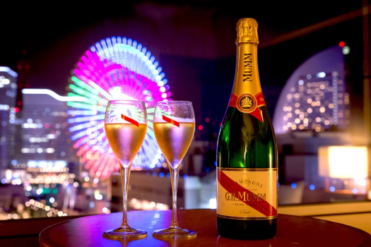 【3F：バー・ラウンジ シーメンズクラブ】宝石のように輝く景色は、大切な人との特別な夜にぴったり