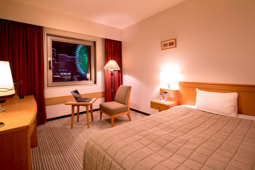 【セミダブル】お仕事での利用も快適に。観覧車側のお部屋もございます。