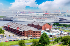 お部屋の窓からご覧いただける横浜の街並み。昼・夜で違った魅力があります。