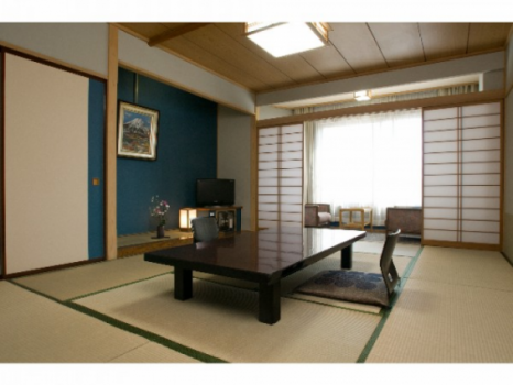 ゴロゴロできる和室10畳（バス・清浄機付トイレ・冷蔵庫完備）