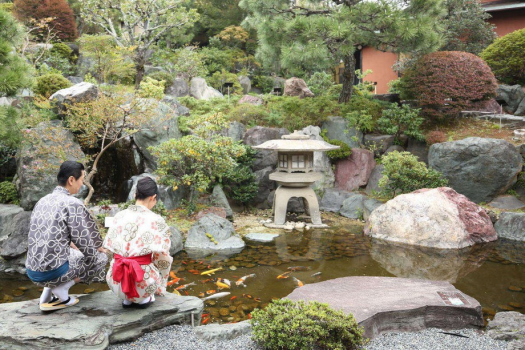 浴衣で庭園散策は石のやならでは