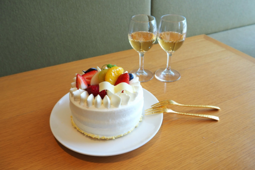 【サービス】ケーキ＆スパークリングワイン