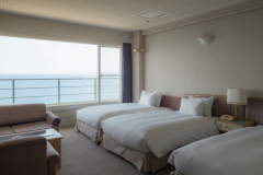 【お部屋】【モデレートトリプル/海を臨む】40㎡／4名迄／喫煙