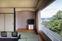 【和室】10～12畳／4名迄／喫煙