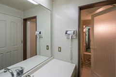 【スタンダードツイン/海を斜めに臨む】35㎡／3名迄／喫煙