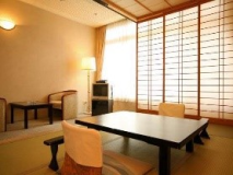 【和室/海を臨む】8畳／3名迄／喫煙