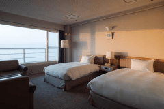 【お部屋】【モデレートツイン／海を臨む】一部改装済／40㎡／3名迄／禁煙