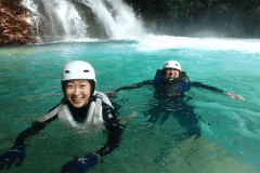 青の絶景を体感！四万リバートレッキング