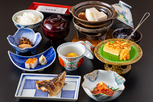 【朝食】季節のお料理（一例／日により献立が異なります）