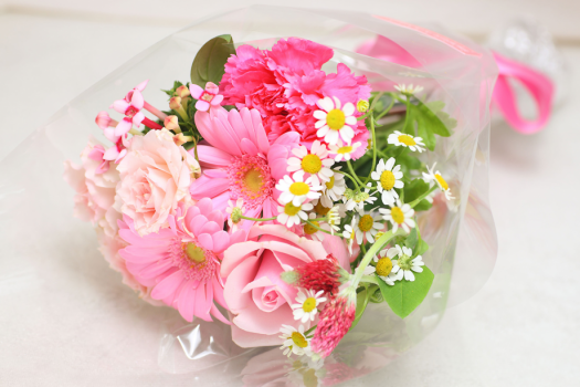 【記念日特典】お祝い用のお花（アレンジ）をご用意いたします。※画像はイメージです。