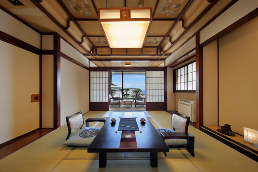 [Shihoukaku] Serene Zelkova Wood Pure Japanese-Style Room (10-Tatami Japanese Room + Sunlit Sitting Area)