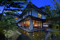 【庭園】ロビーの外側には日本旅館の風情漂う中庭がございます。 【庭園】ロビーの外側には日本旅館の風情漂う中庭がございます。