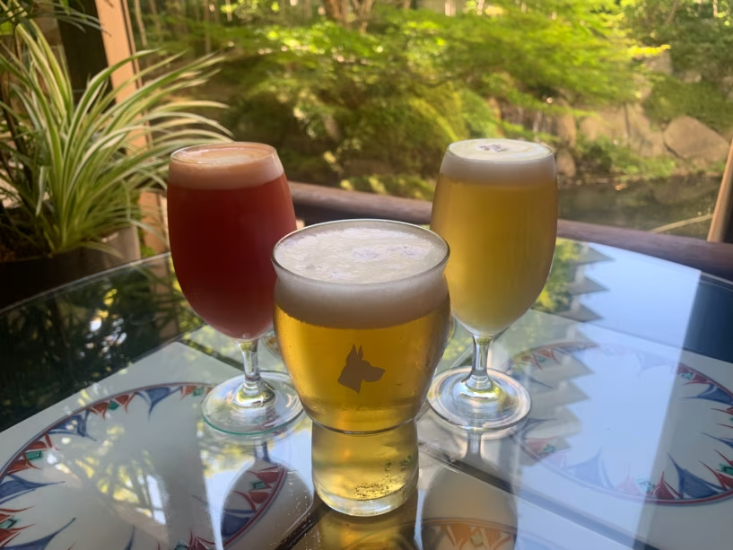 GREATDANE BREWINGの生ビール、ビアカクテル（シャンディーガフ、レッドアイ）、各種ソフトドリンクをお楽しみいただけます。