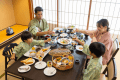 【個室会食場】ご家族・お仲間でごゆっくりと召し上がって頂けます。 【個室会食場】ご家族・お仲間でごゆっくりと召し上がって頂けます。