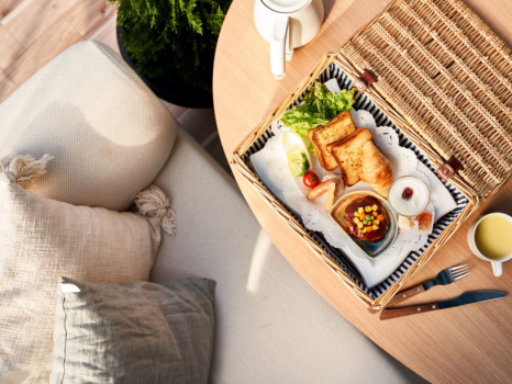 朝食は「朝食バスケット」または「本館バイキング」よりお選びください（グループ同一）