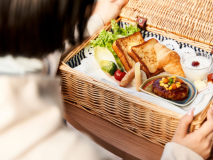 バスケットに入った可愛らしい朝食には、自慢の自家製フレンチトースト♪