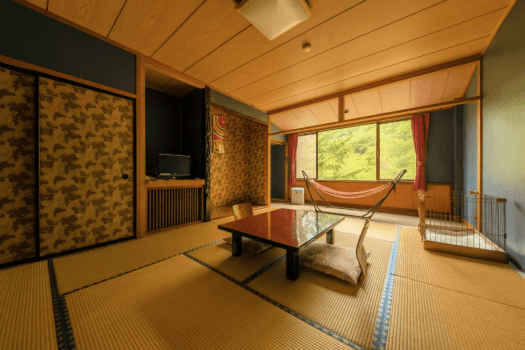 ＜和室が2間の広々客室でワンちゃんも快適♪＞和室10畳＋和室10畳／就寝はふかふかのお布団で／禁煙