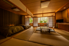 【和室１７．５畳　ベットあり】１階にある広々和室