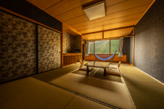 【和室１０畳＋シモンズベッドルーム】ゆったりとお過ごしいただけます♪