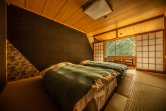 【和室１０畳＋シモンズベッドルーム】ゆったりとお過ごしいただけます♪