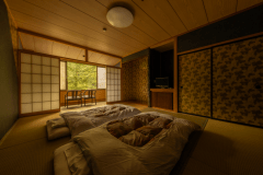 和室10畳＋和室10畳
寝具はお布団でご用意致します。ゆったりとお過ごしいただけます♪