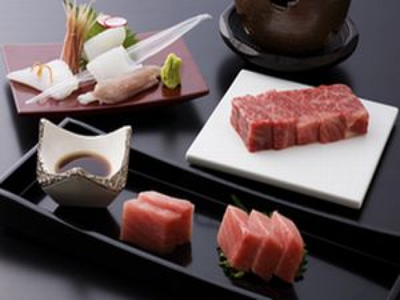 鳥取和牛A5ランクステーキ・白烏賊造り・炙りトロ会席