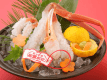 その日仕入れた松葉蟹を新鮮なまま