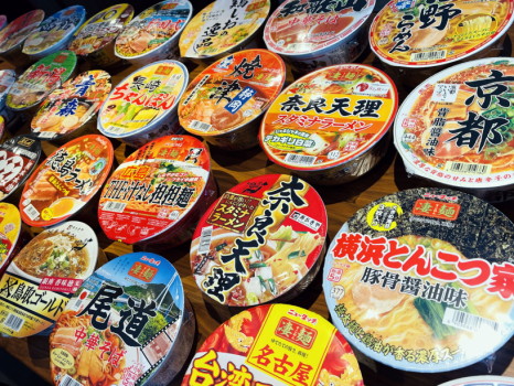 選べるご当地カップラーメン(写真はイメージです。内容は異なる場合がございます。) 選べるご当地カップラーメン(写真はイメージです。内容は異なる場合がございます。)