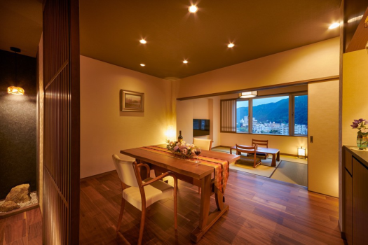 <お部屋または個室食>やすらぎと寛ぎの天然温泉☆半露天展望風呂付スイート禁煙室『百瀬』『千箱』【Ｗチョイス特別会席】