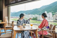 飛騨川を眺めながら、コーヒーブレイク 飛騨川を眺めながら、コーヒーブレイク