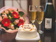 記念日プランはケーキまたは花束いずれかをお選びいただけます。(メッセージプレート付き) 記念日プランはケーキまたは花束いずれかをお選びいただけます。(メッセージプレート付き)