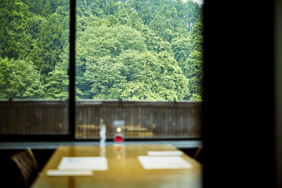 個室食事処でプライベートなお食事のひとときを。