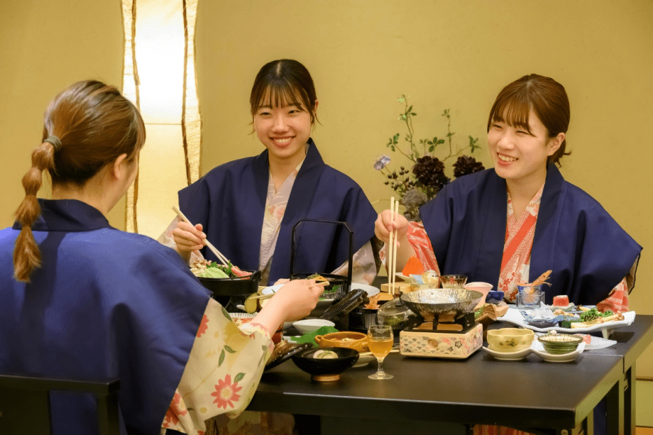 旅の思い出話も弾む華やかなお料理。皆様の楽しいご滞在を福一にてどうぞ。 旅の思い出話も弾む華やかなお料理。皆様の楽しいご滞在を福一にてどうぞ。