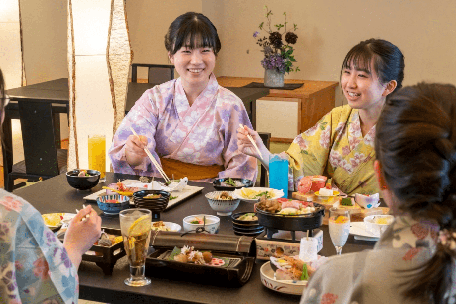 美味しいお料理におしゃべりも楽しんで。