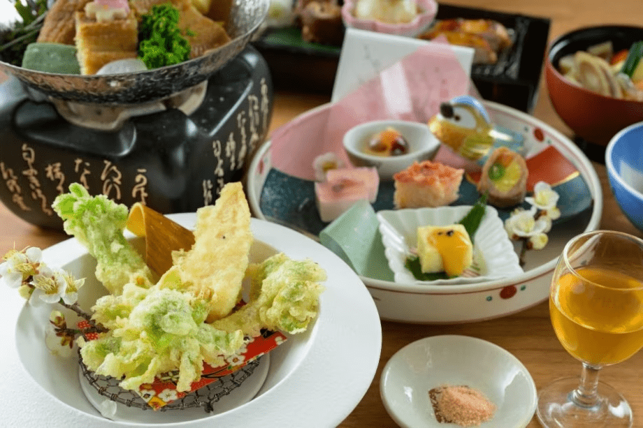 山菜天ぷらをはじめ、春の味覚が彩る千樹味覚会席。
