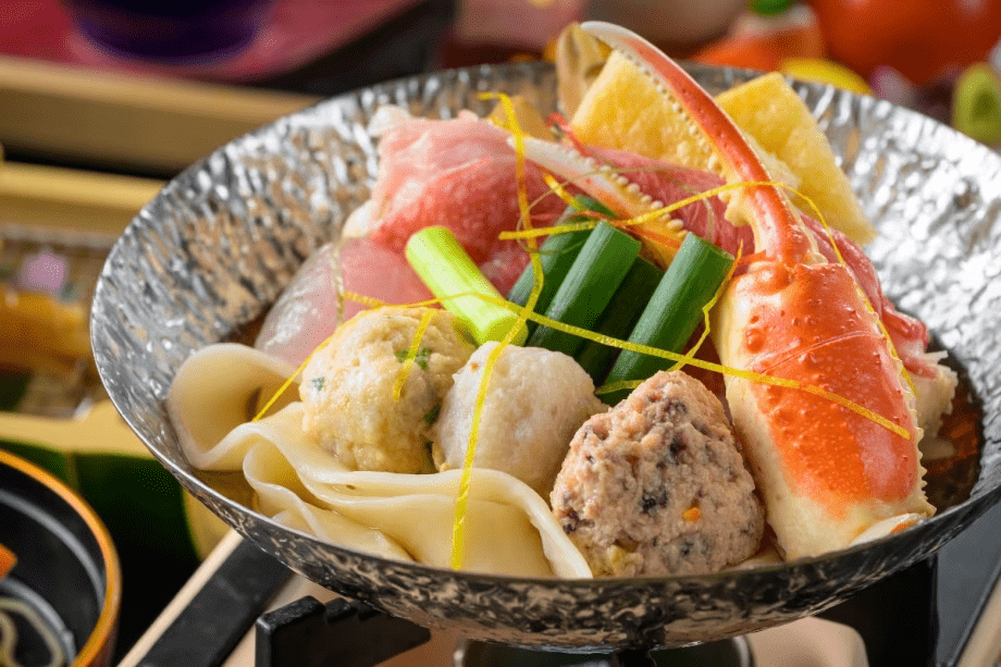 【上州味覚会席~秋】国産牛や蟹、具材たっぷりのおっきりこみ寄せ鍋風。秋の夜に嬉しいほっと温まる一品。 【上州味覚会席~秋】国産牛や蟹、具材たっぷりのおっきりこみ寄せ鍋風。秋の夜に嬉しいほっと温まる一品。