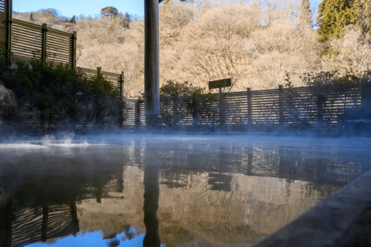 伊香保の山々を望む露天風呂。当宿自慢の景色をお楽しみください。